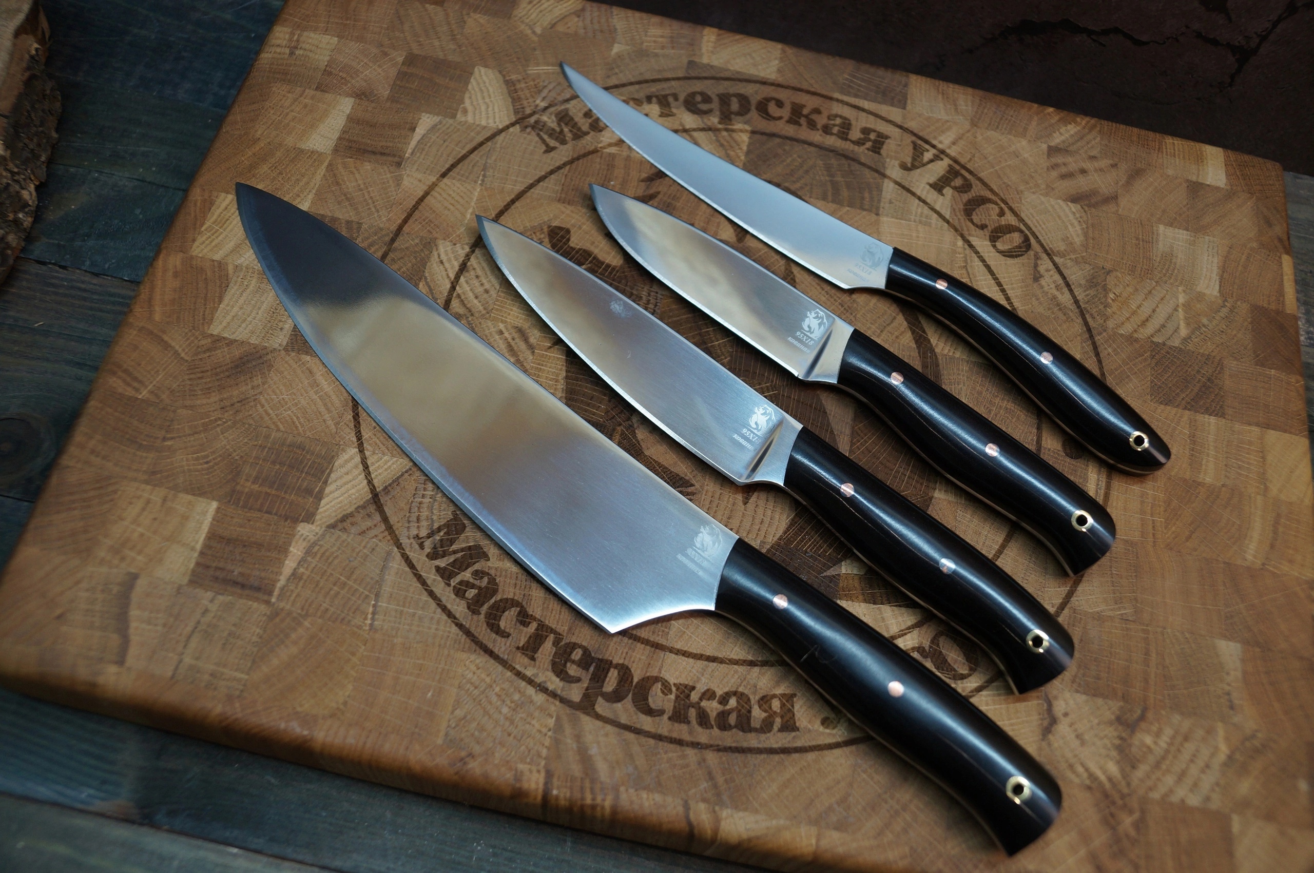 Набор состоит из 6 ножей. 
Можно заказать 1 или несколько ножей из набора